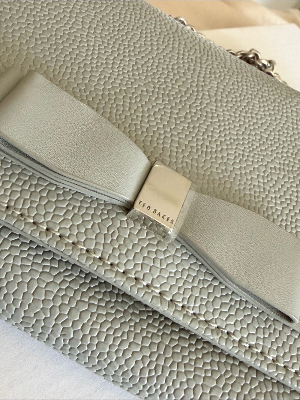 Ted Baker Light Gray Textured Bow Chain Crossbody Clutch Wallet Bag